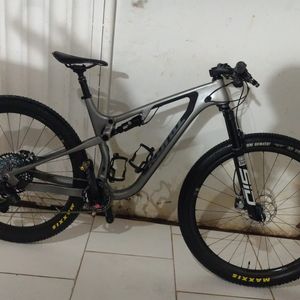 Kona Hei Hei 2024 - Tamanho L - 10.900kg. — foto 2