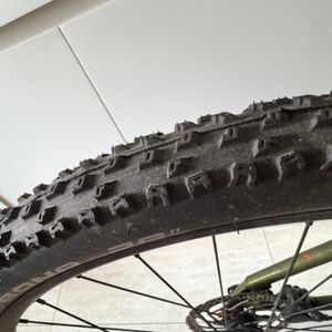 Bicicleta tamanho 15  Relação Sram sx 12 velocidades  Suspensão rockshox Judy — foto 3