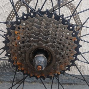 Par de rodas aro 29 com pneus Pirelli Phanton Street 700x32 seminovos  — foto 3